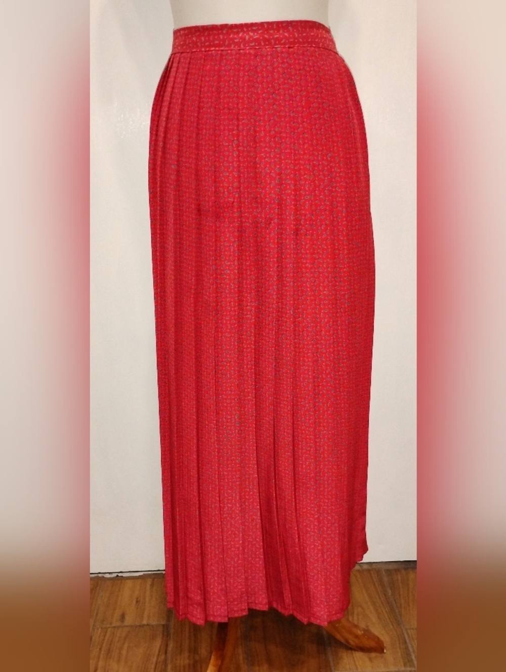 VINTAGE PATTERNED RED PLEATED MAXI SKIRT